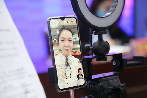 現(xiàn)場連線企業(yè)領導